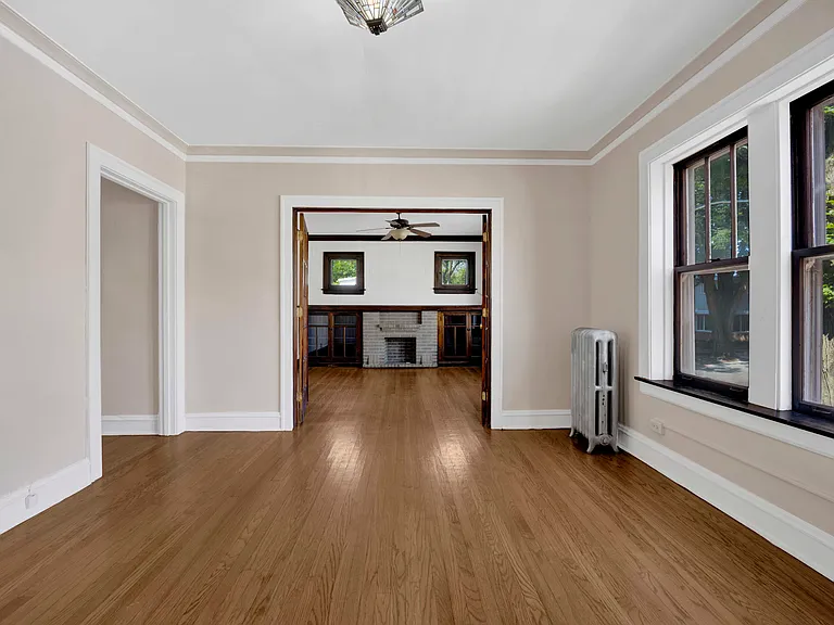 2437-2439 W Birchwood Ave #1W — Photo 9