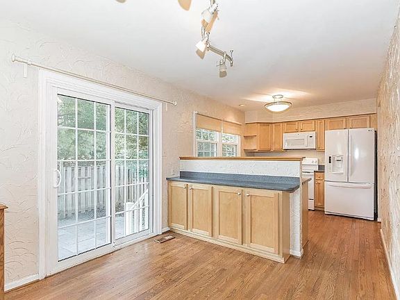 5th image of 11601-1 Pleasant Meadow Dr #11601-1