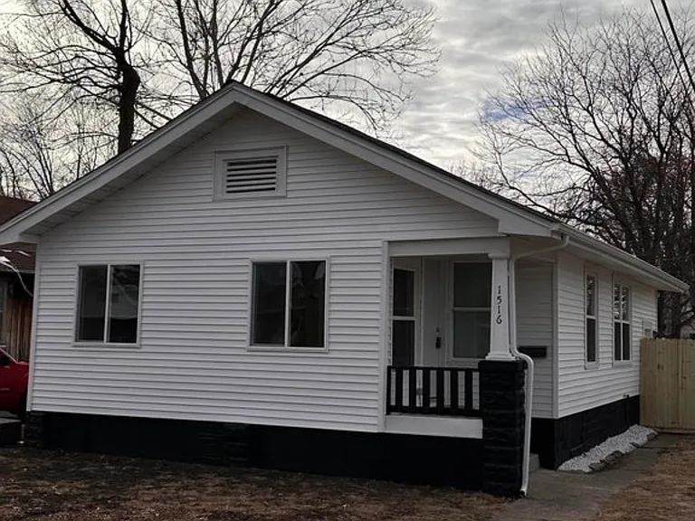 1516 E Cummins Ave — Photo 1