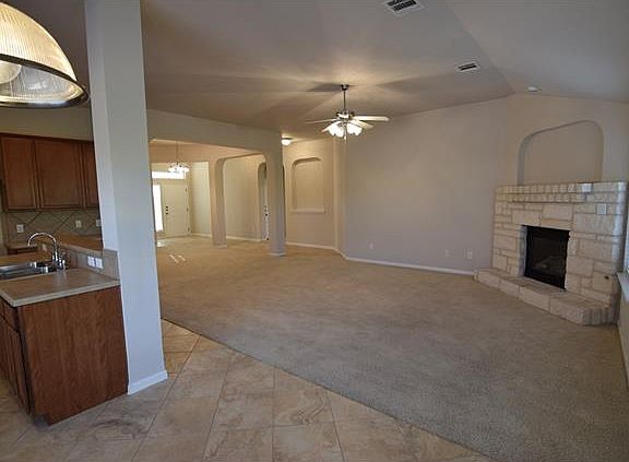 4th image of 150 Canterbury Dr