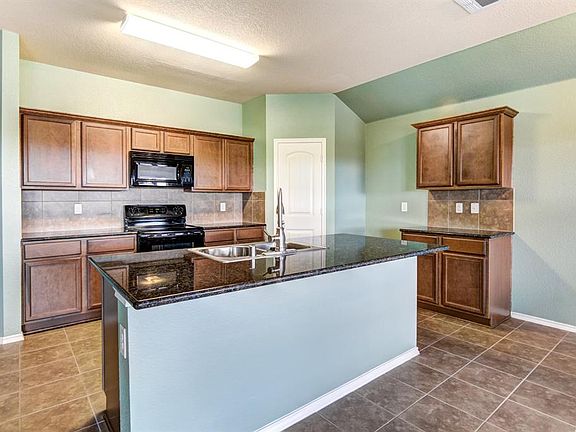 4th image of 1080 Churchill Dr
