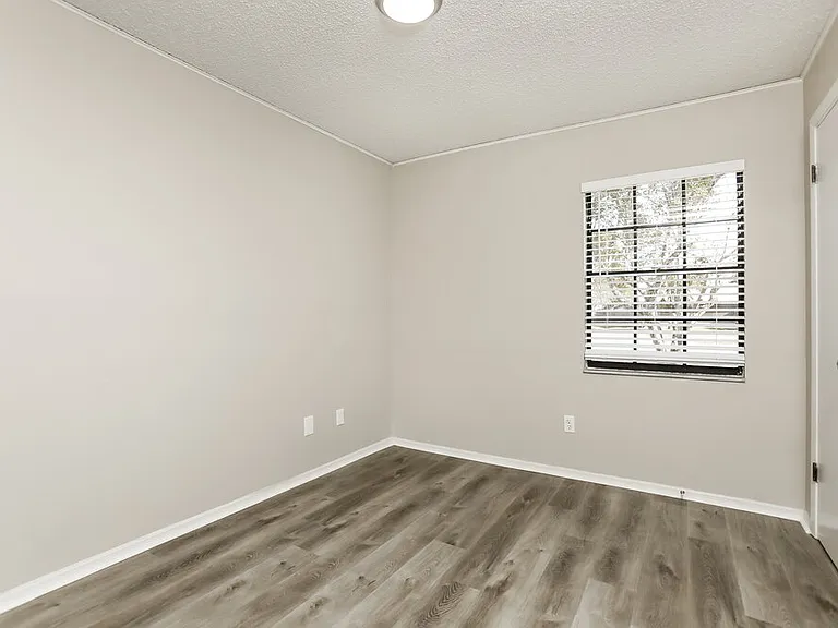 392 Panama Cir — Photo 13