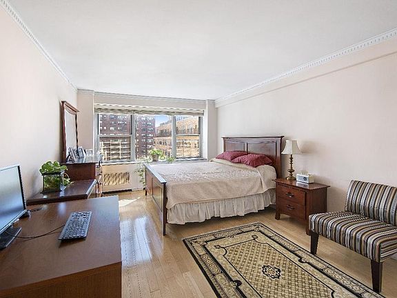 3rd image of 1091 Lexington Ave #12A
