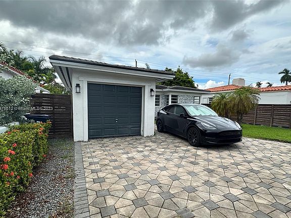 2nd image of 1397 Normandy Dr