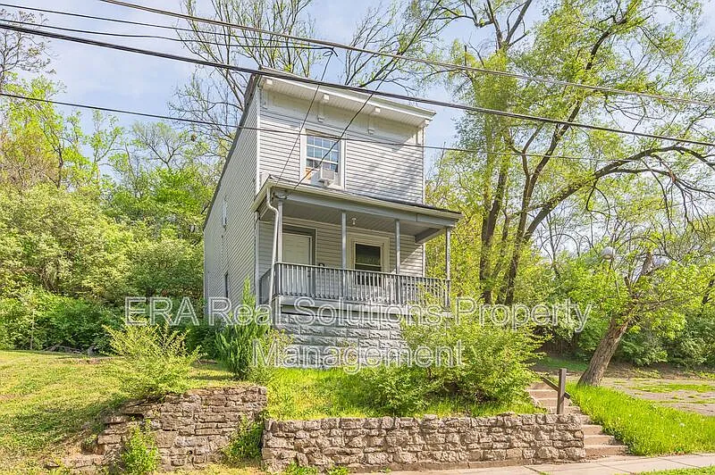 2 bed, 1.0 bath, 700 sqft, $1,100 — Photo 2