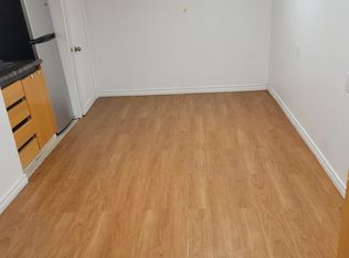 746 Coxwell Ave #5, Toronto, ON M4C 3C4