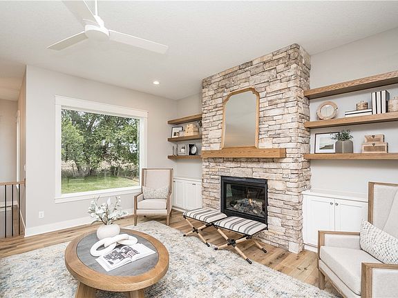 3rd image of 95 NW Wilder Ct
