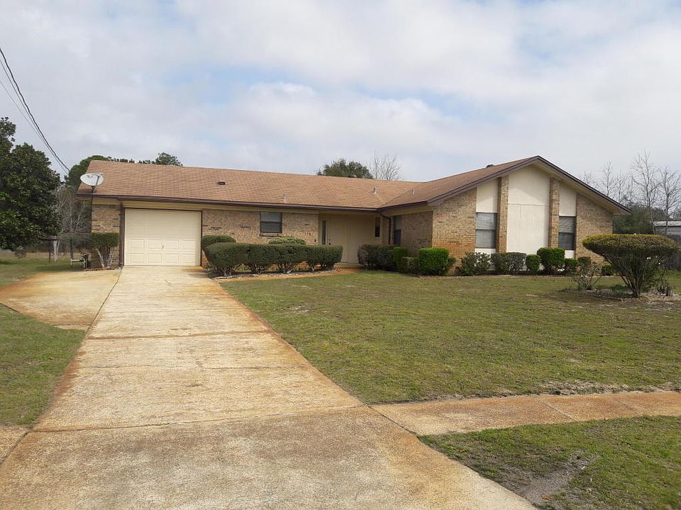 1st image of 130 Deville Dr