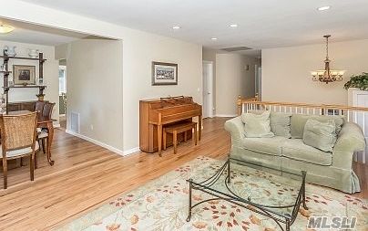 5th image of 15 Melbourne Ln