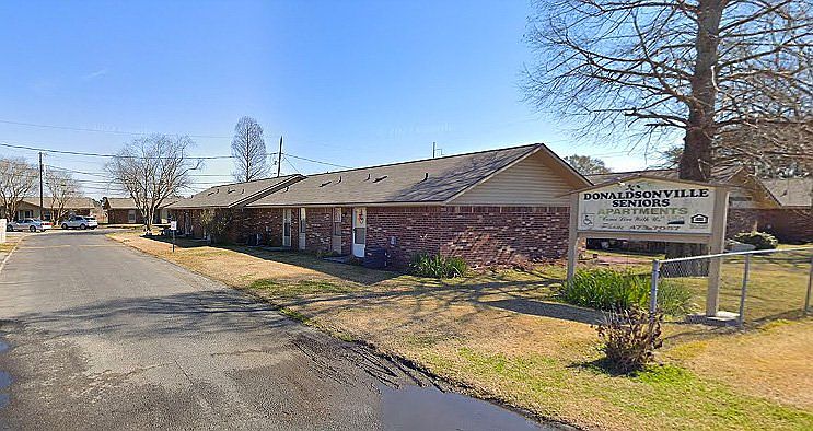 1st image of 425 Memorial Dr #425
