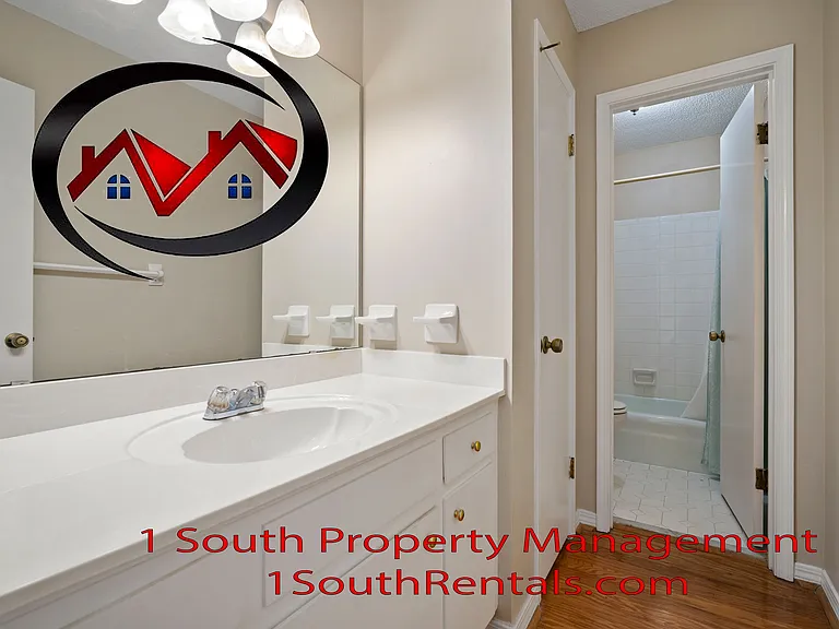 2205 Woodhillcrest Dr — Photo 13