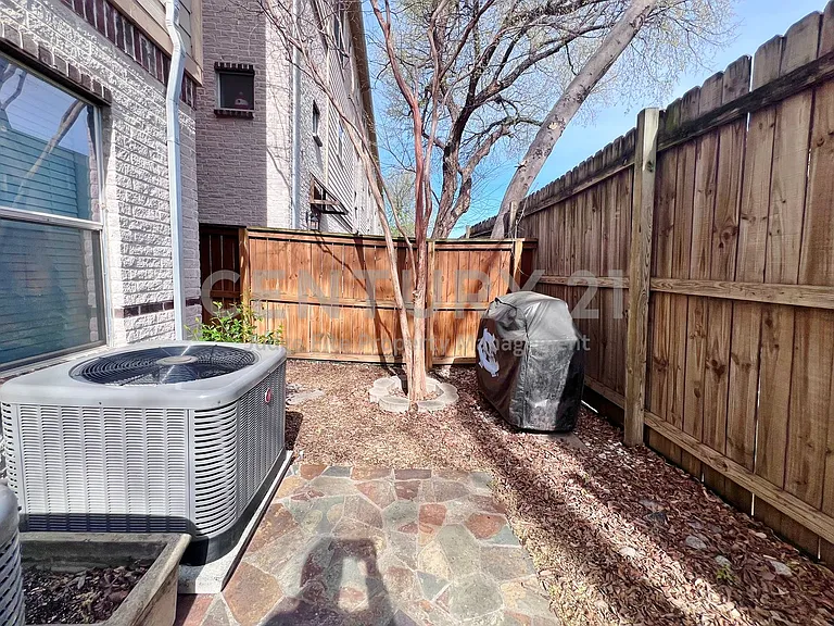 4830 Cedar Springs Rd #13 — Photo 19
