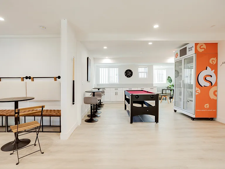 1224 W 37th Pl — Photo 15