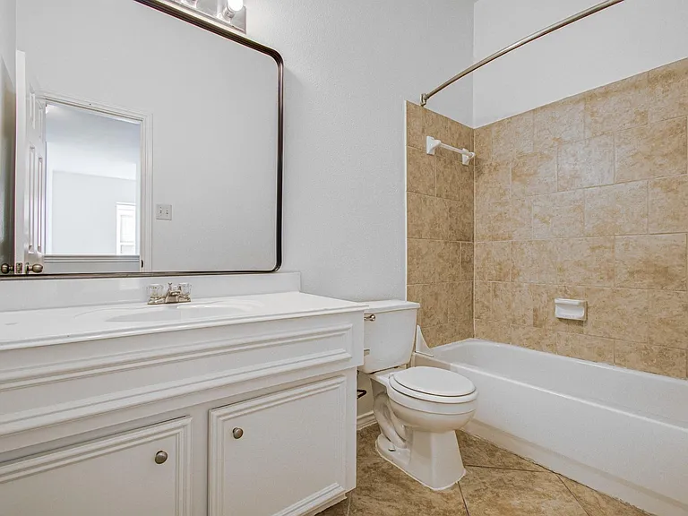 743 Hallsleigh Ln — Photo 32