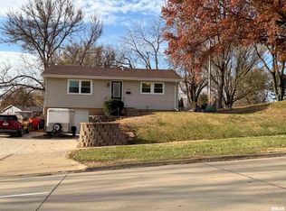 1115 Spruce Hills Dr, Bettendorf, IA 52722