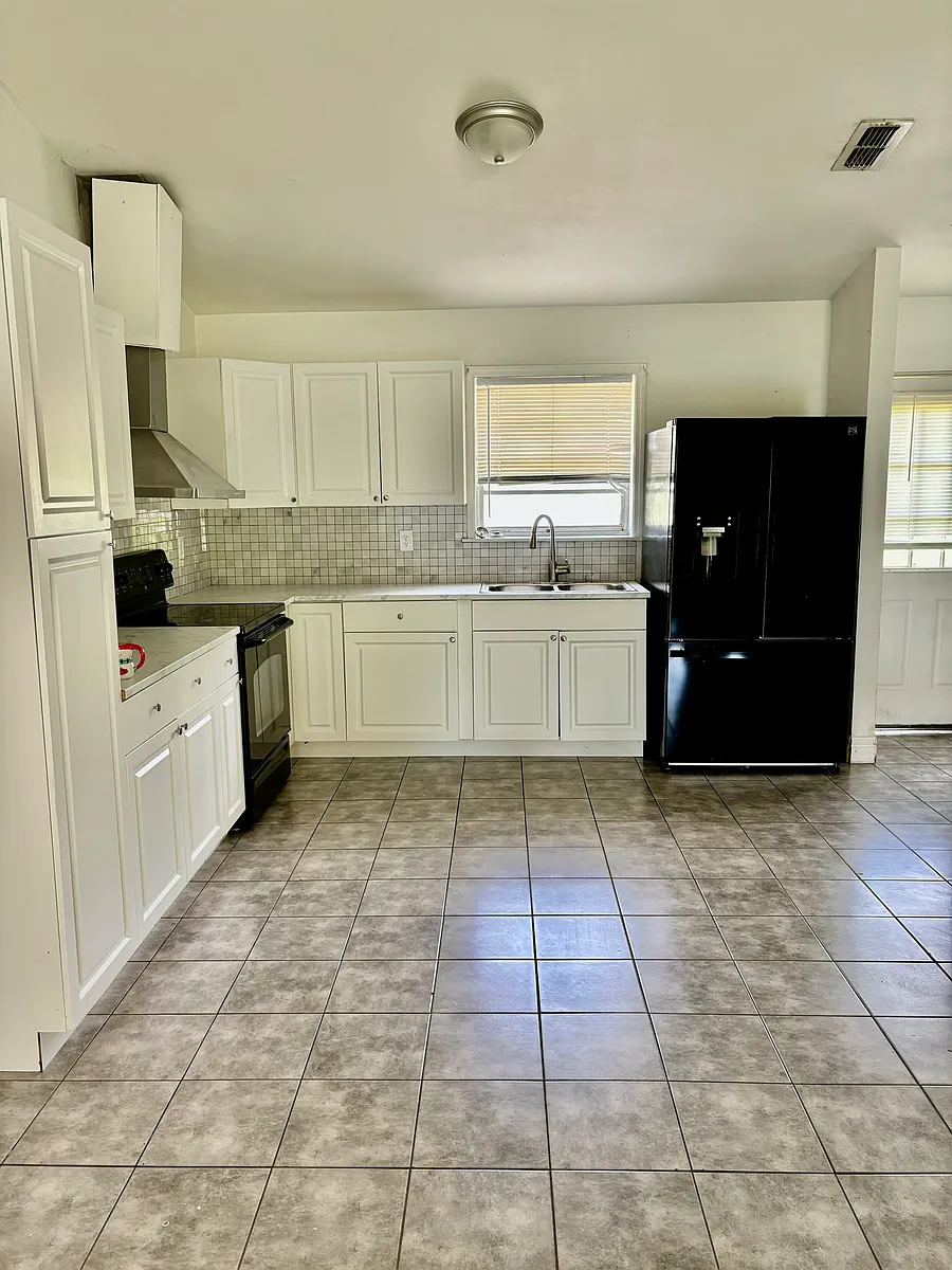 Building Photo - 27285 Azen Loop