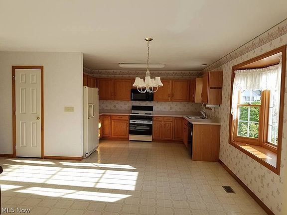 5th image of 20278 Berkshire Cir