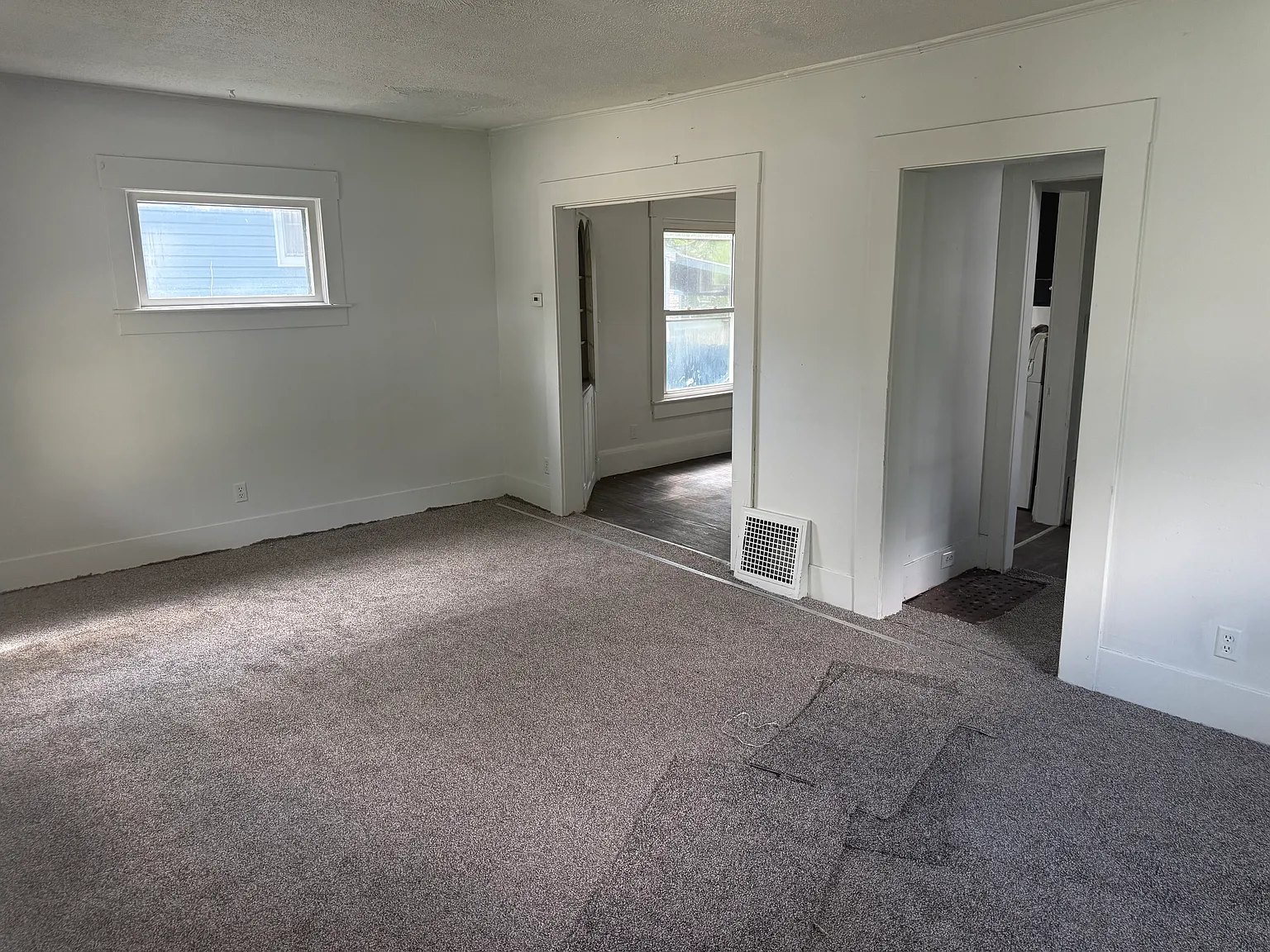 4 bed, 1373 sqft, $1,150 — Photo 2