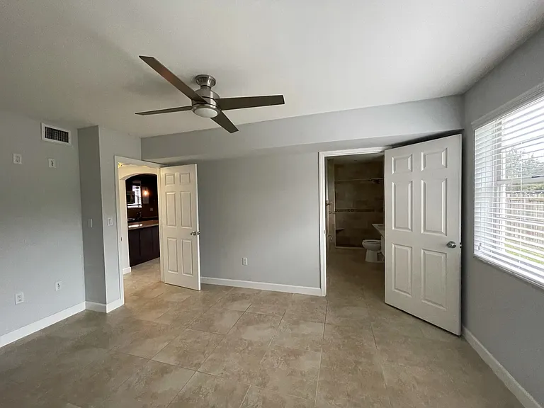 2643 SW 64th Ave — Photo 10