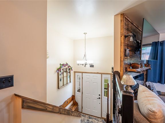 5th image of 105 Frank Cir