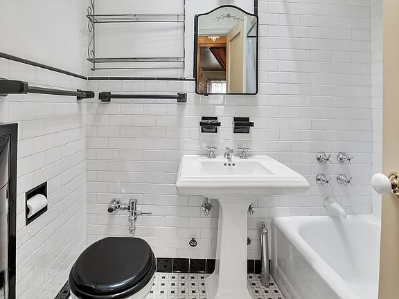 5th image of 231 E 54th St APT 4D