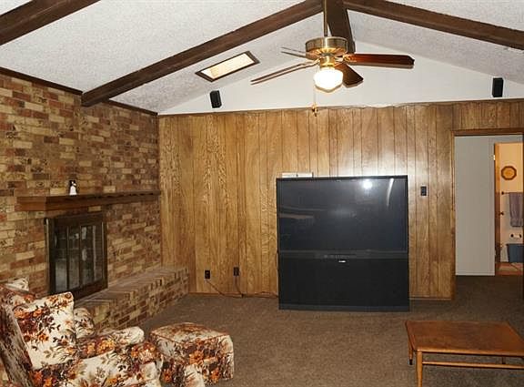 4th image of 902 Greenbriar Dr