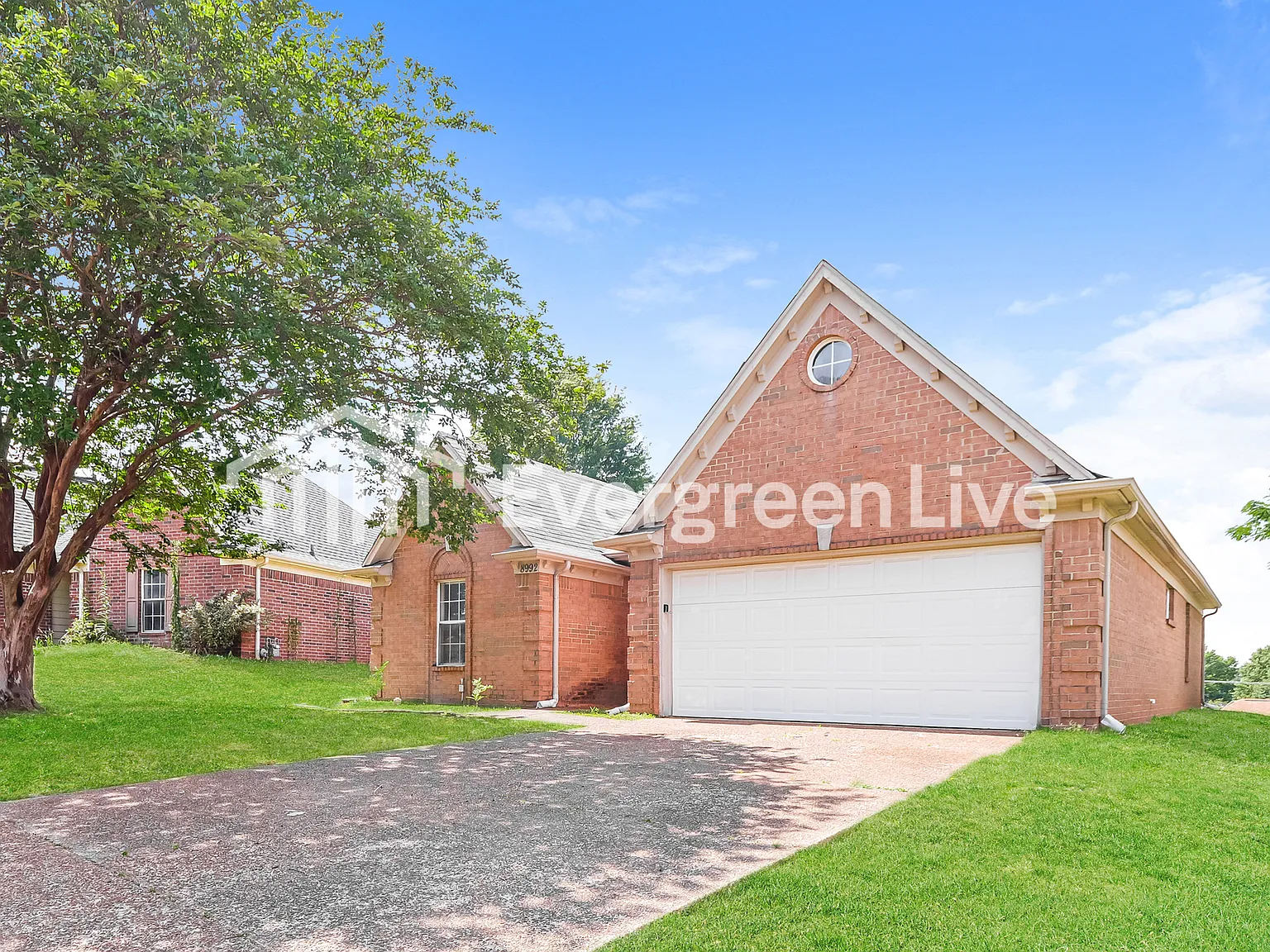 3 bed, 2.0 bath, 1500 sqft, $1,545 — Photo 2