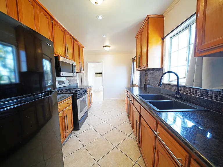 13719 S San Pedro St — Photo 9