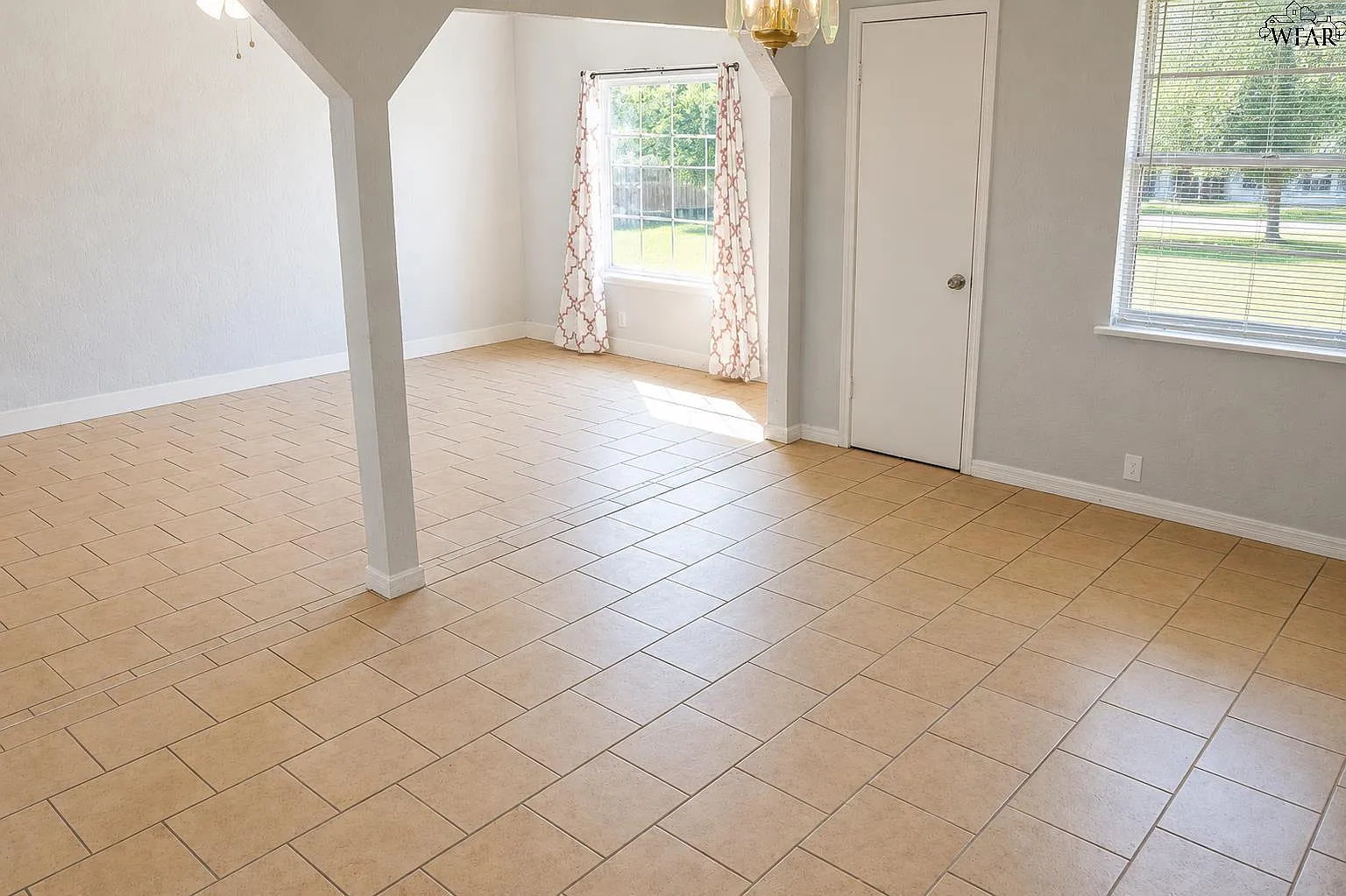 3 bed, 1.5 bath, 1455 sqft, $1,500 — Photo 4
