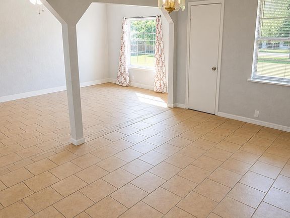 4th image of 2701 Byrne Pl