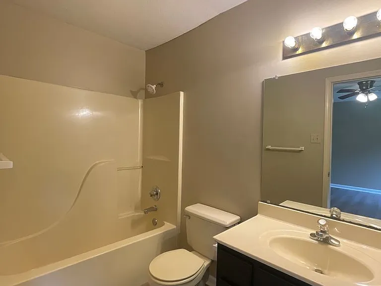 2555 Winchester Dr — Photo 12
