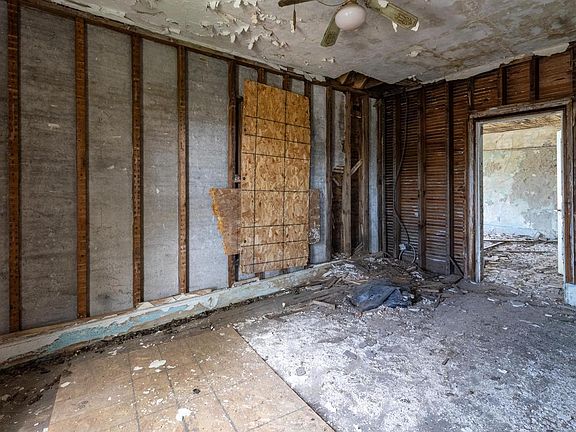 30th image of 2825 W State STREET
