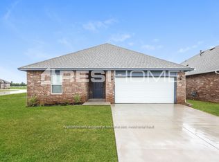 1121A Round Leaf Rd, Edmond, OK 73034