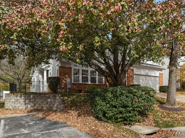 16758 Chesterfield Bluffs Cir, Chesterfield, MO 63005