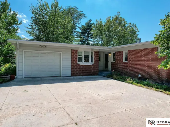 923 Moraine Dr, Lincoln, NE 68510