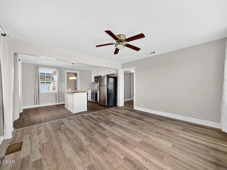 1114 McKenzie Ave #A — Photo 4
