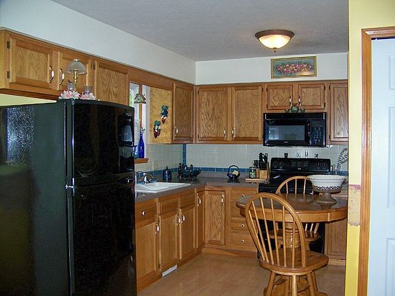 5th image of 90 Helwig Dr