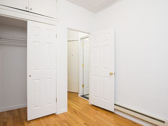 5th image of 21 Adelphi St APT 2R