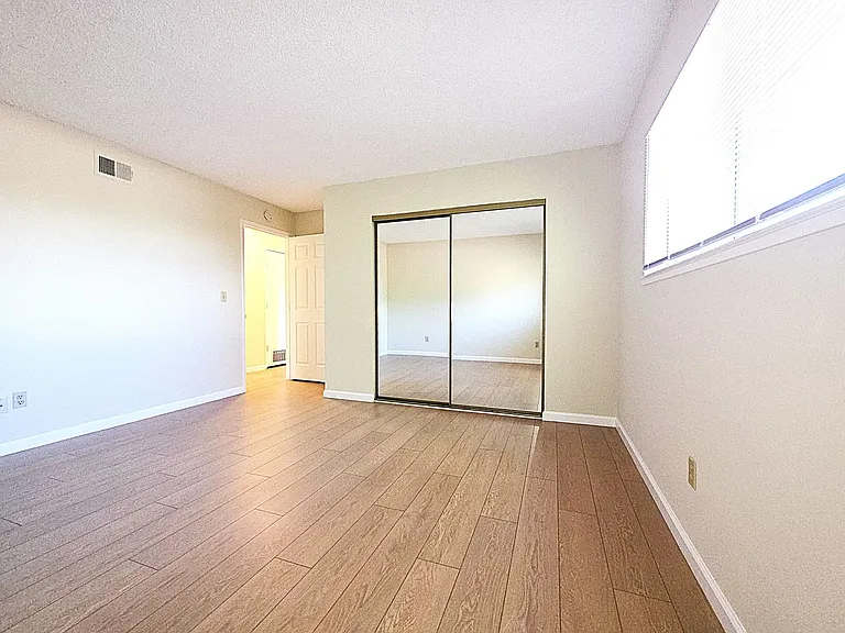 1005 Brinkby Ave — Photo 15