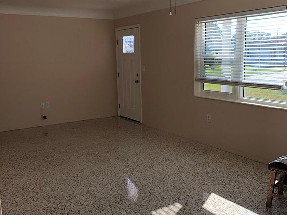 5th image of 5043 Lake Charles Dr N