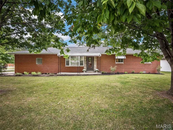 13 Moorland Dr, Granite City, IL 62040