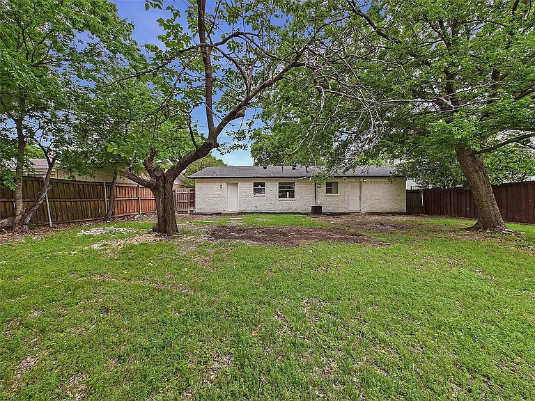 4414 Pineridge Dr — Photo 15