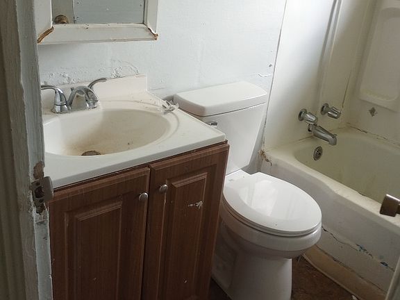 3rd image of 687 Beaumont Ave