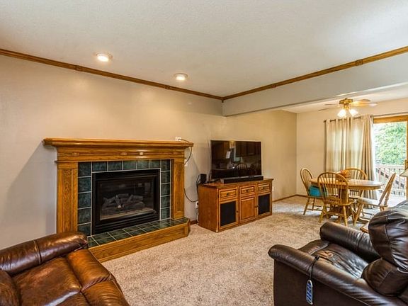 3rd image of 804 Cade Ct