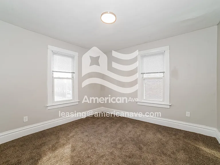 1346873_009_wm_-_main_bedroom_13624620.jpg