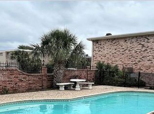 325 Church St APT 110, Galveston, TX 77550