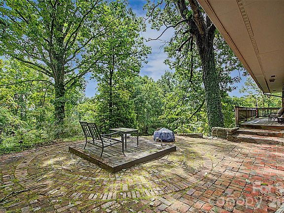 4th image of 70 Dogwood Dr