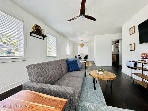 5th image of 2811 COLLEGE Street