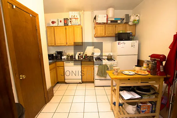 Rented by Jonis Realty | media 40