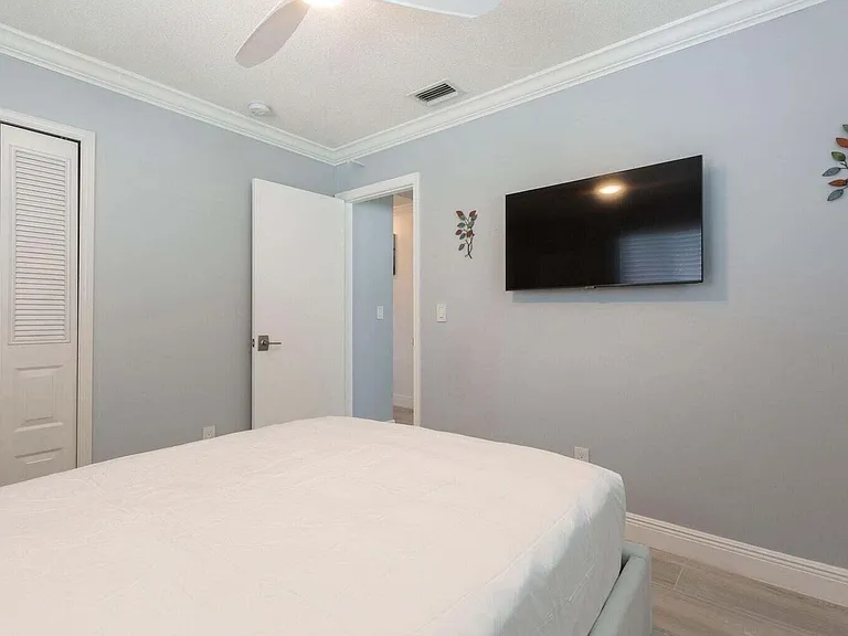 343 Balsam St — Photo 15